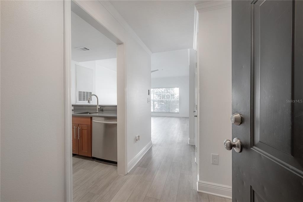 800 S Dakota Avenue - Photo 2