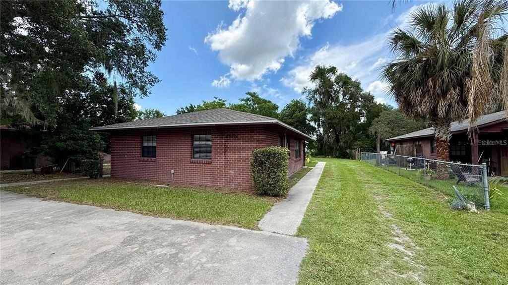 210 N Lone Oak Drive - Photo 0