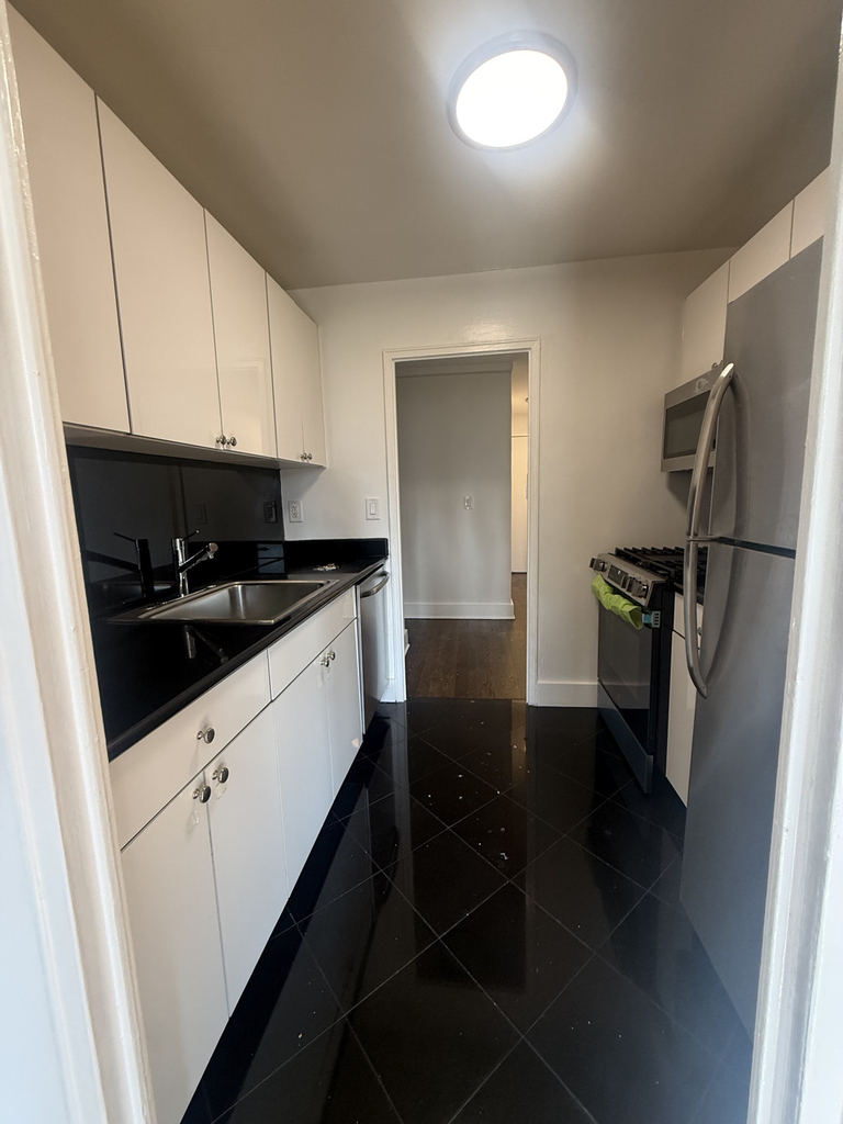 220 East 63rd Street - Photo 6