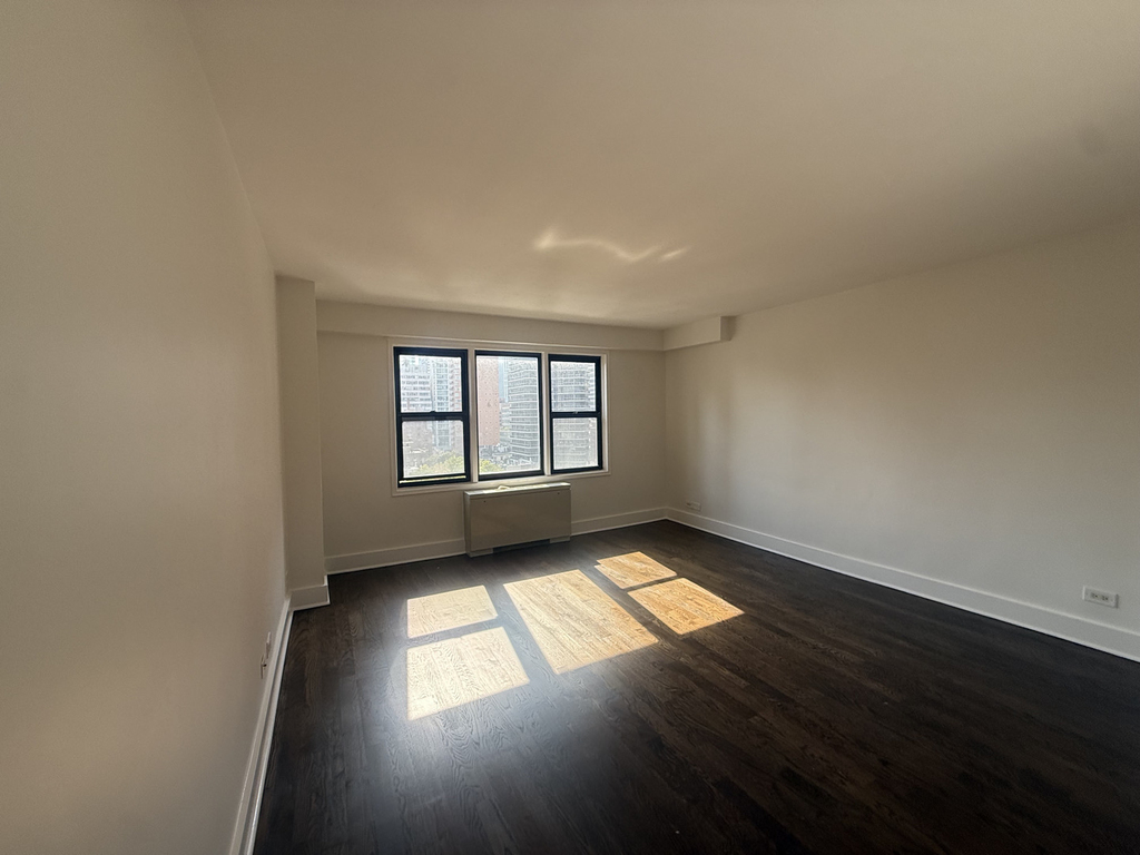 220 East 63rd Street - Photo 17