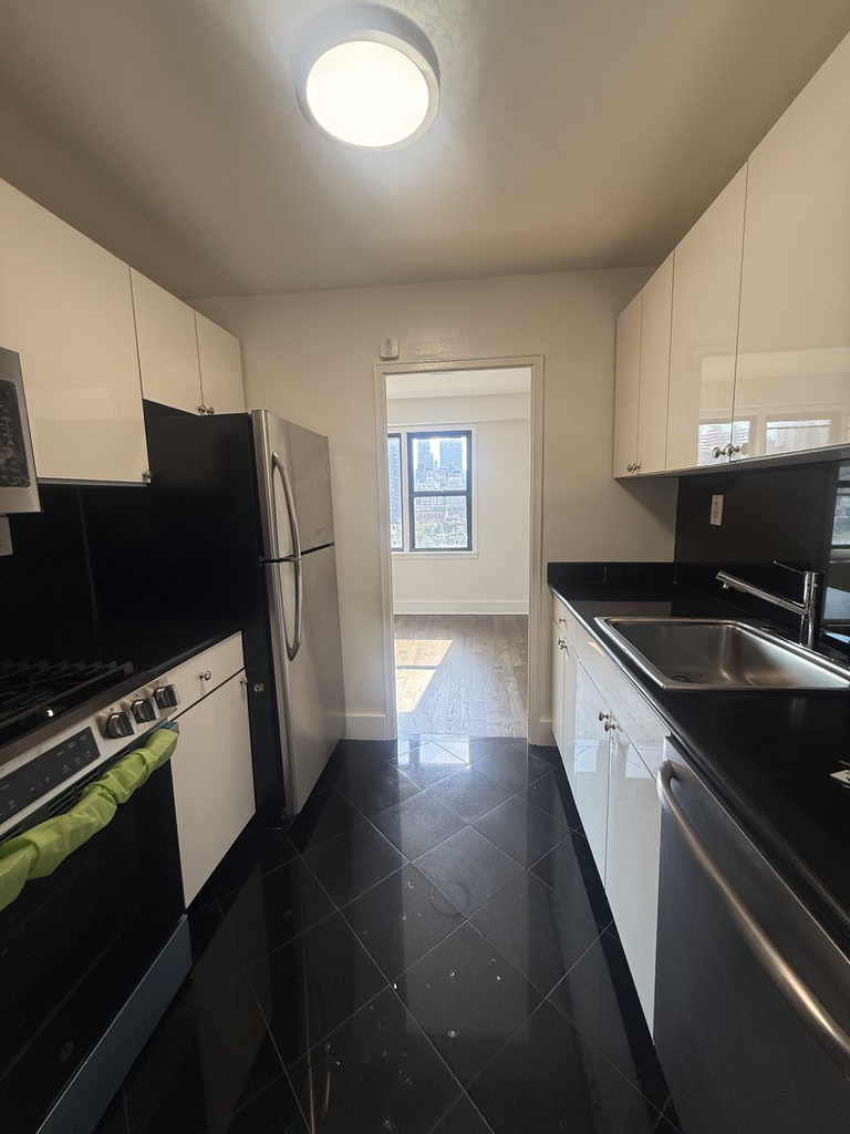 220 East 63rd Street - Photo 8