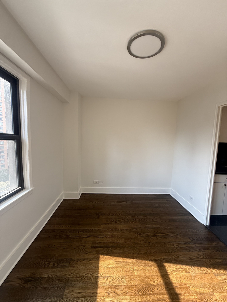 220 East 63rd Street - Photo 5