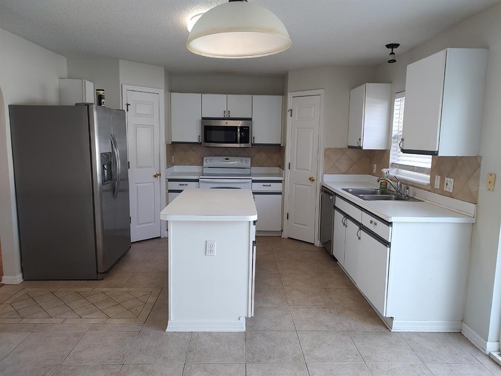 680 Basingstoke Court - Photo 3