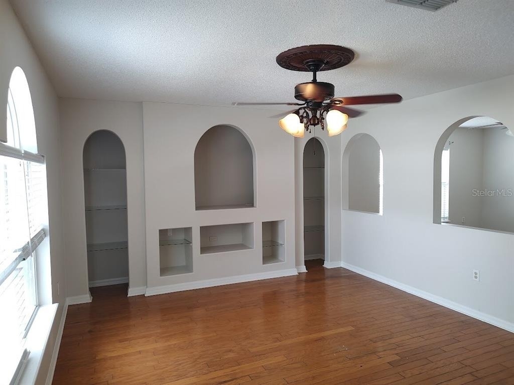 680 Basingstoke Court - Photo 2