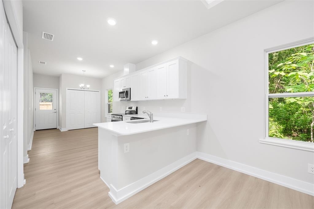 1951 Nw 34th Avenue - Photo 3