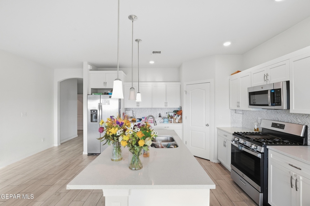 921 Cottage Place - Photo 4