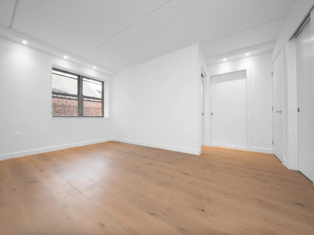 East Broadway - Photo 3