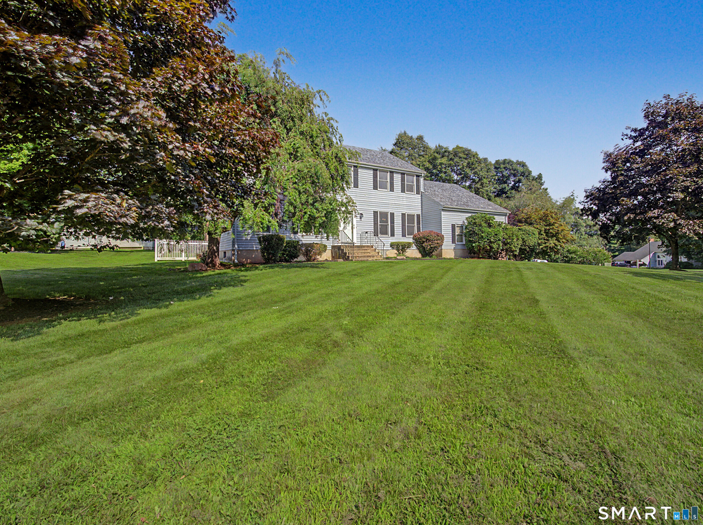 33 Gerald Drive - Photo 2