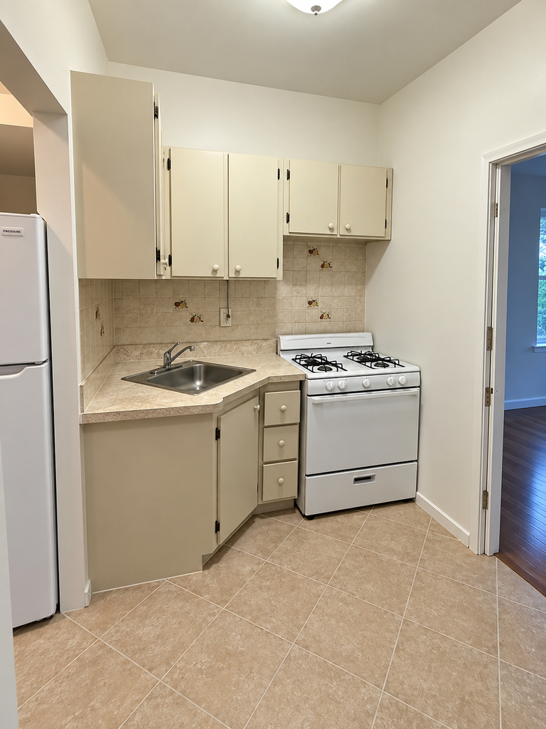 659 Bradford Street - Photo 2