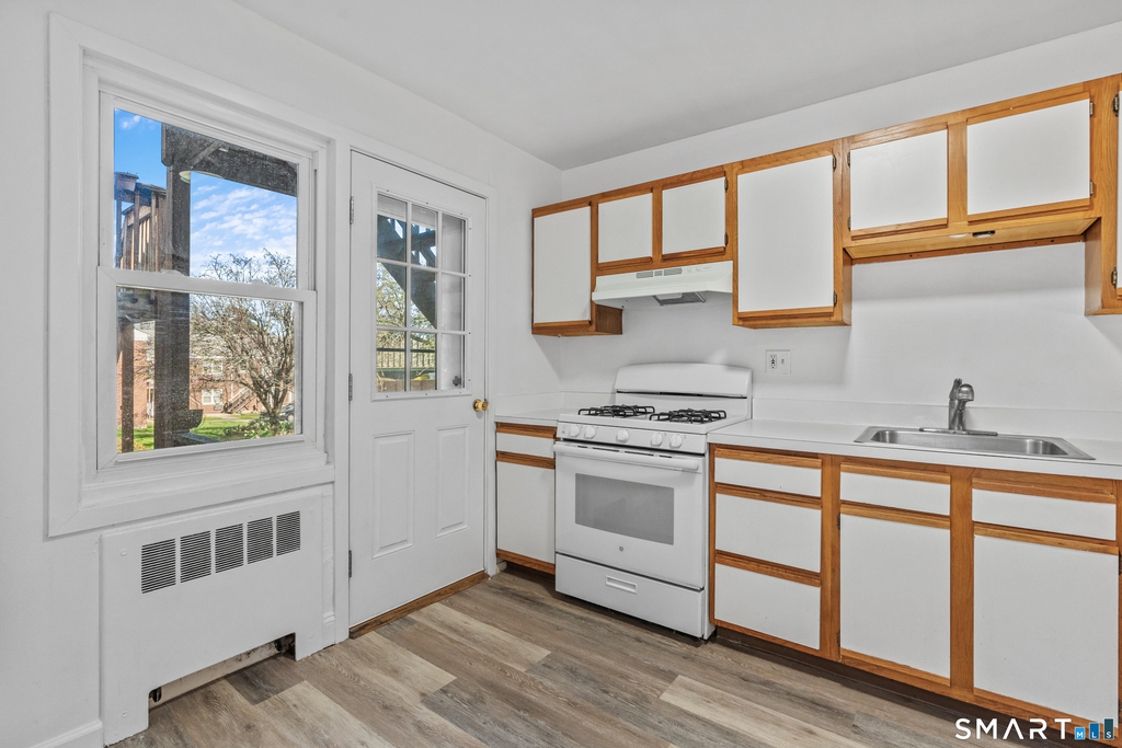 323 Hamilton Court - Photo 5