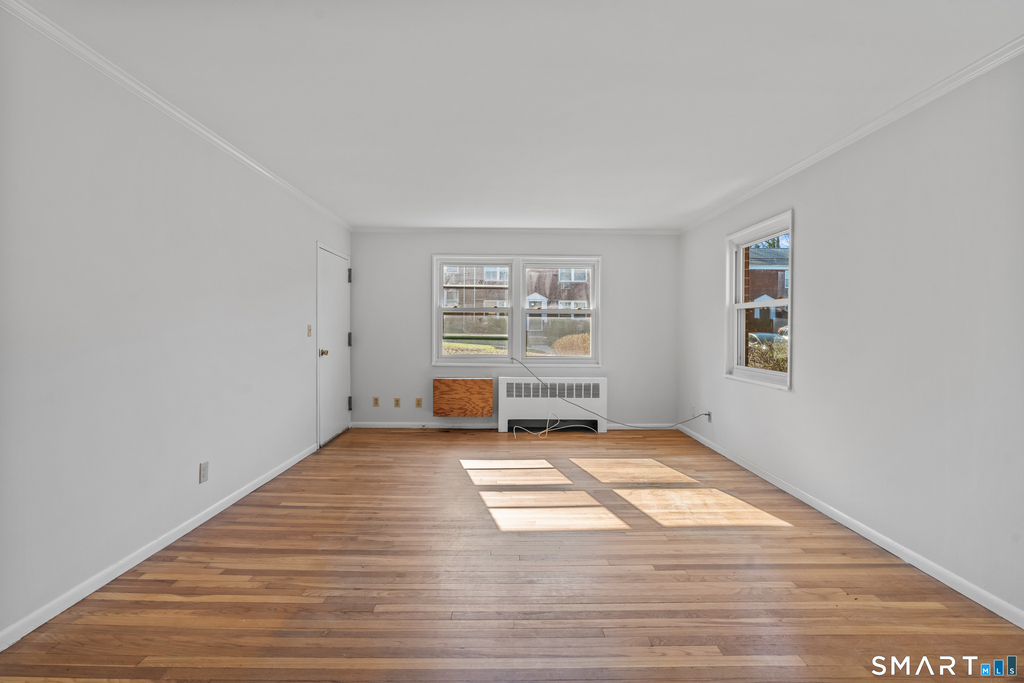 323 Hamilton Court - Photo 3