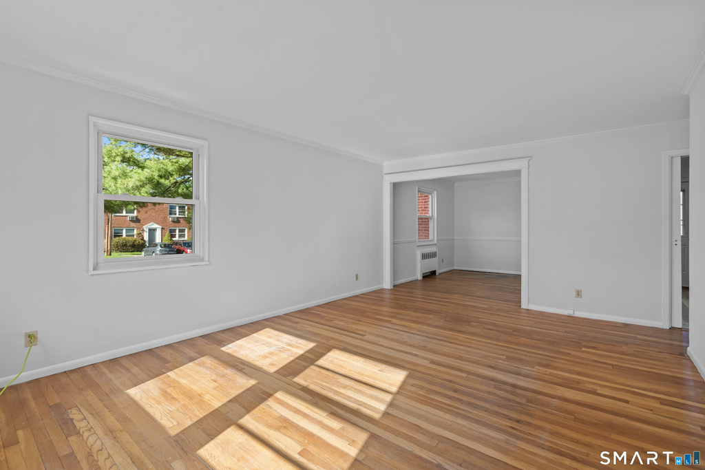 323 Hamilton Court - Photo 2