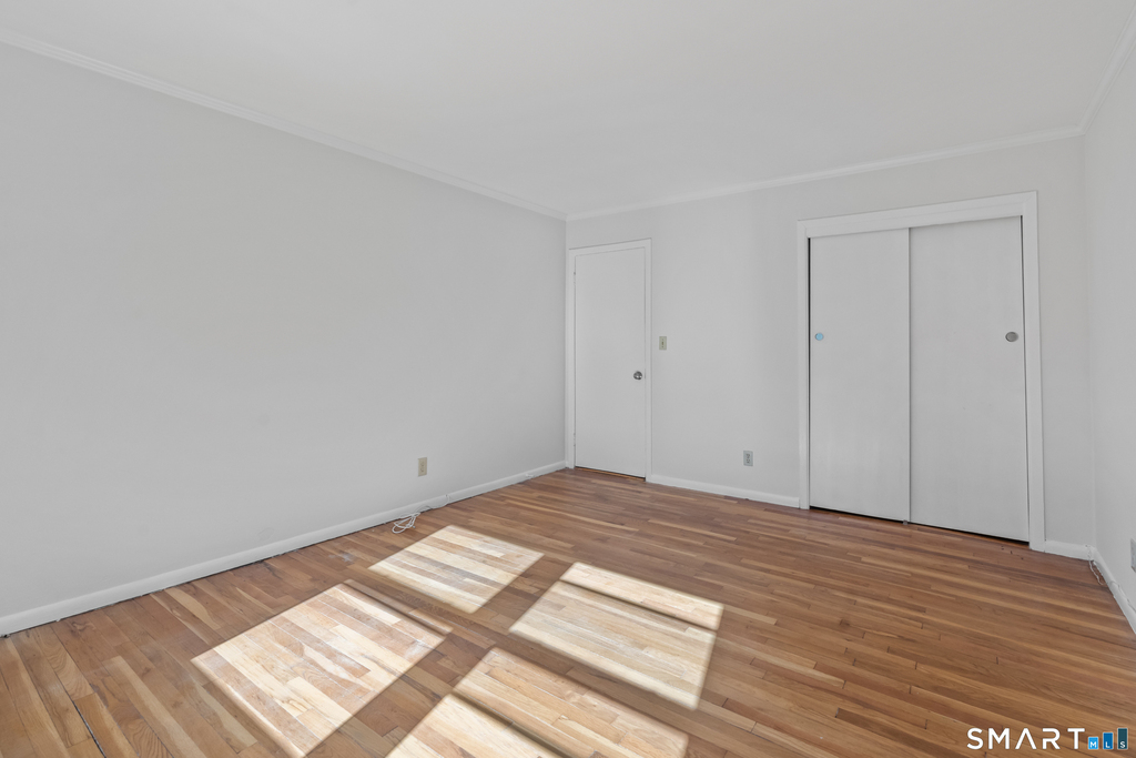 323 Hamilton Court - Photo 9