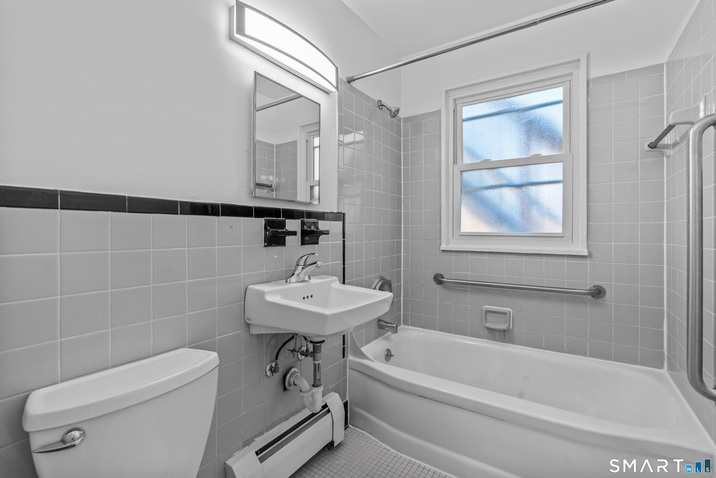 323 Hamilton Court - Photo 12
