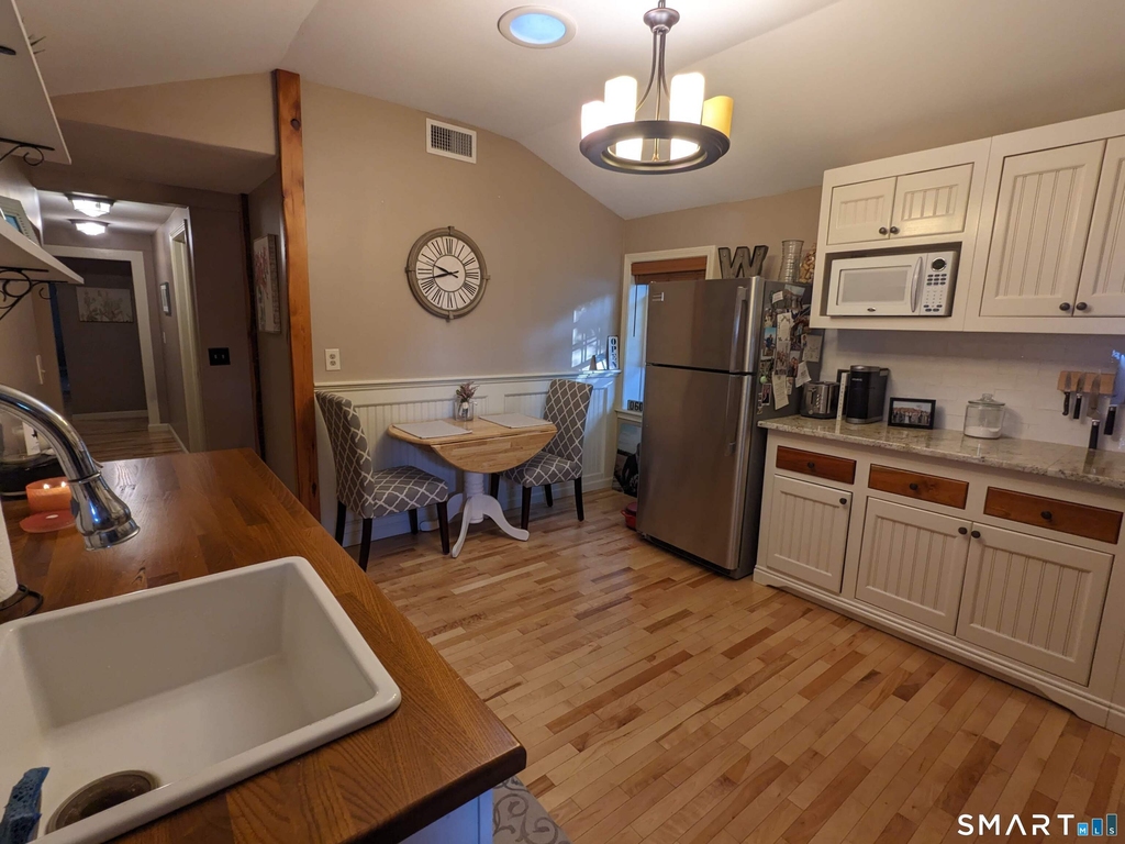 158 College Street - Photo 11