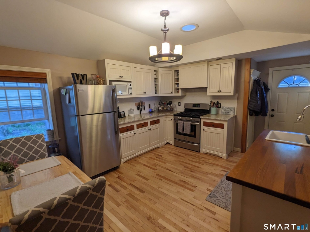 158 College Street - Photo 13