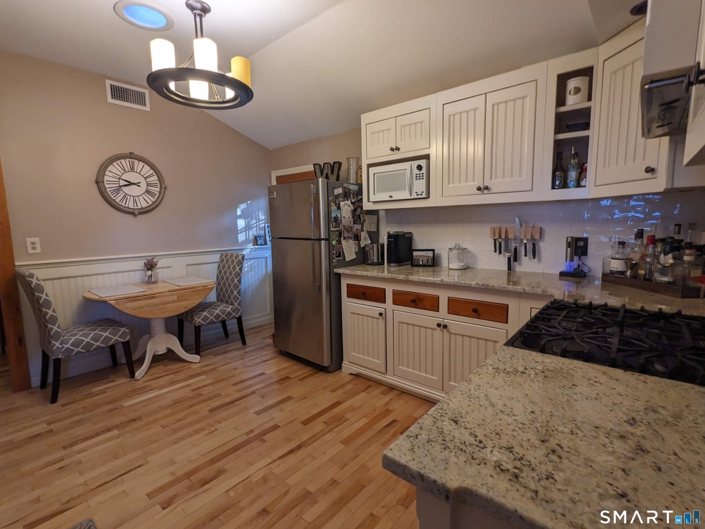 158 College Street - Photo 10