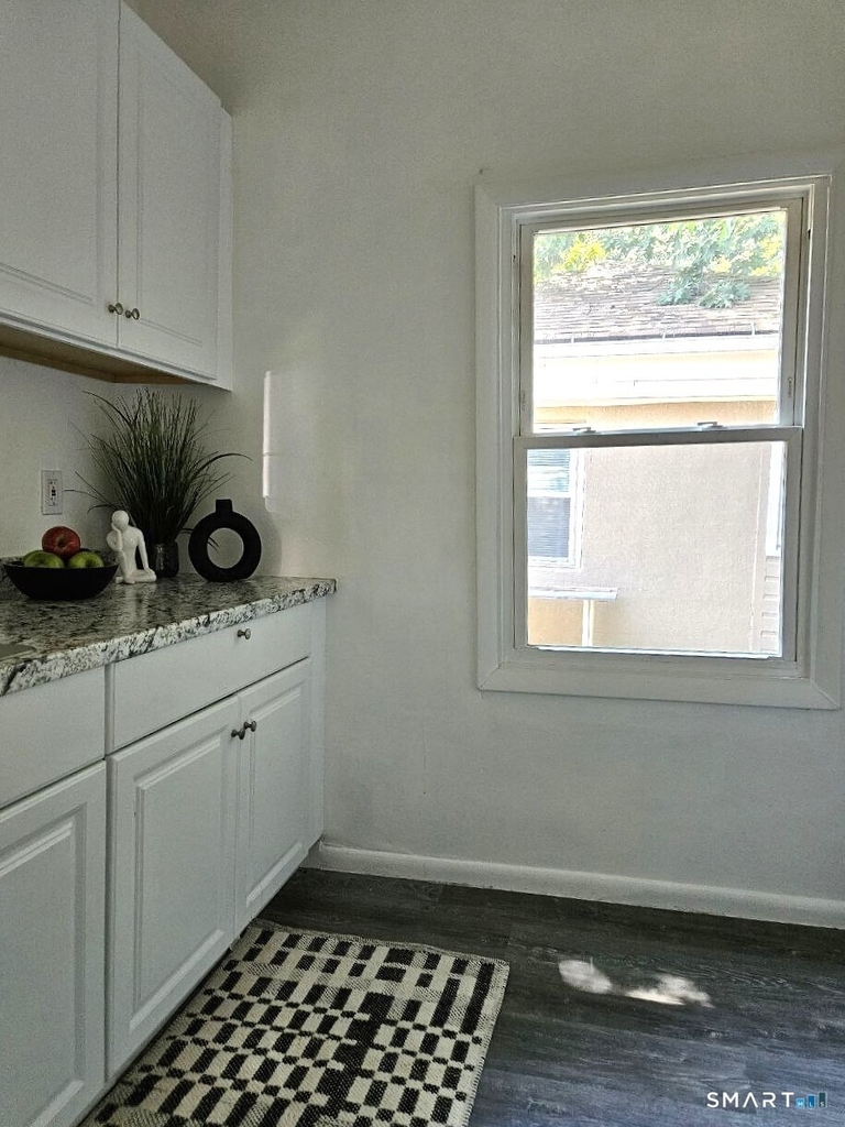 916 Middle Street - Photo 7