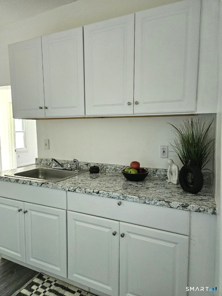 916 Middle Street - Photo 10