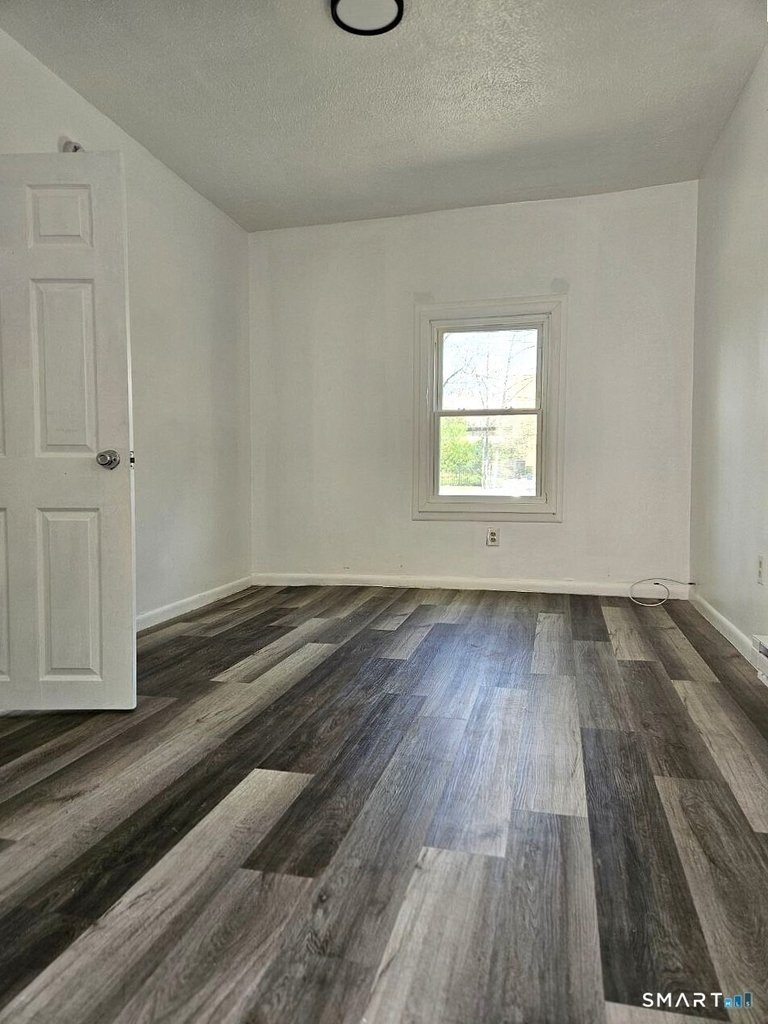916 Middle Street - Photo 11