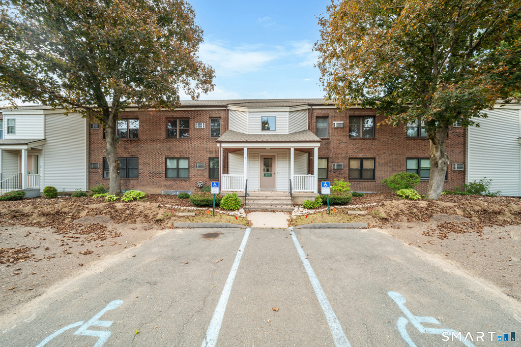 110 Wellington Drive - Photo 3