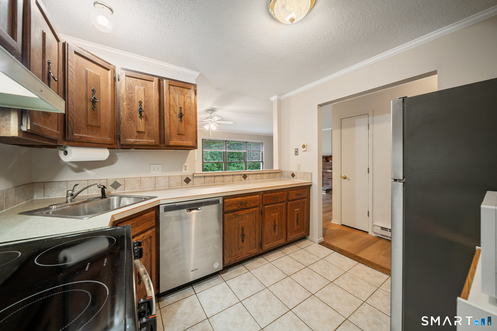 110 Wellington Drive - Photo 4