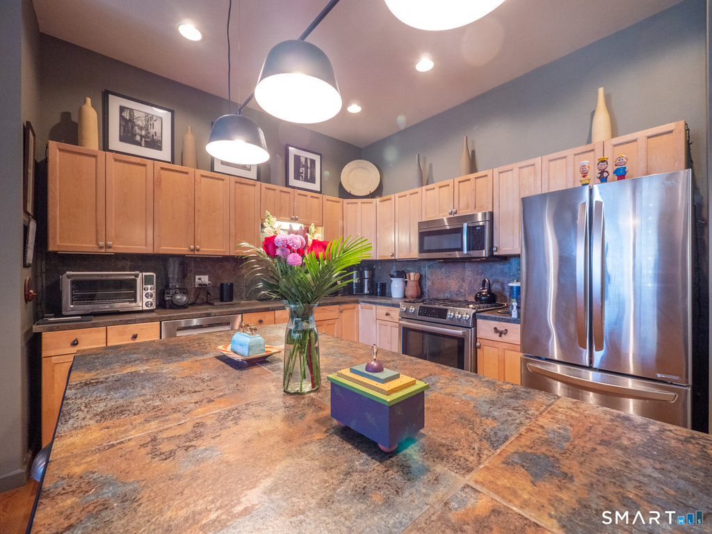 325 Lafayette Street - Photo 2