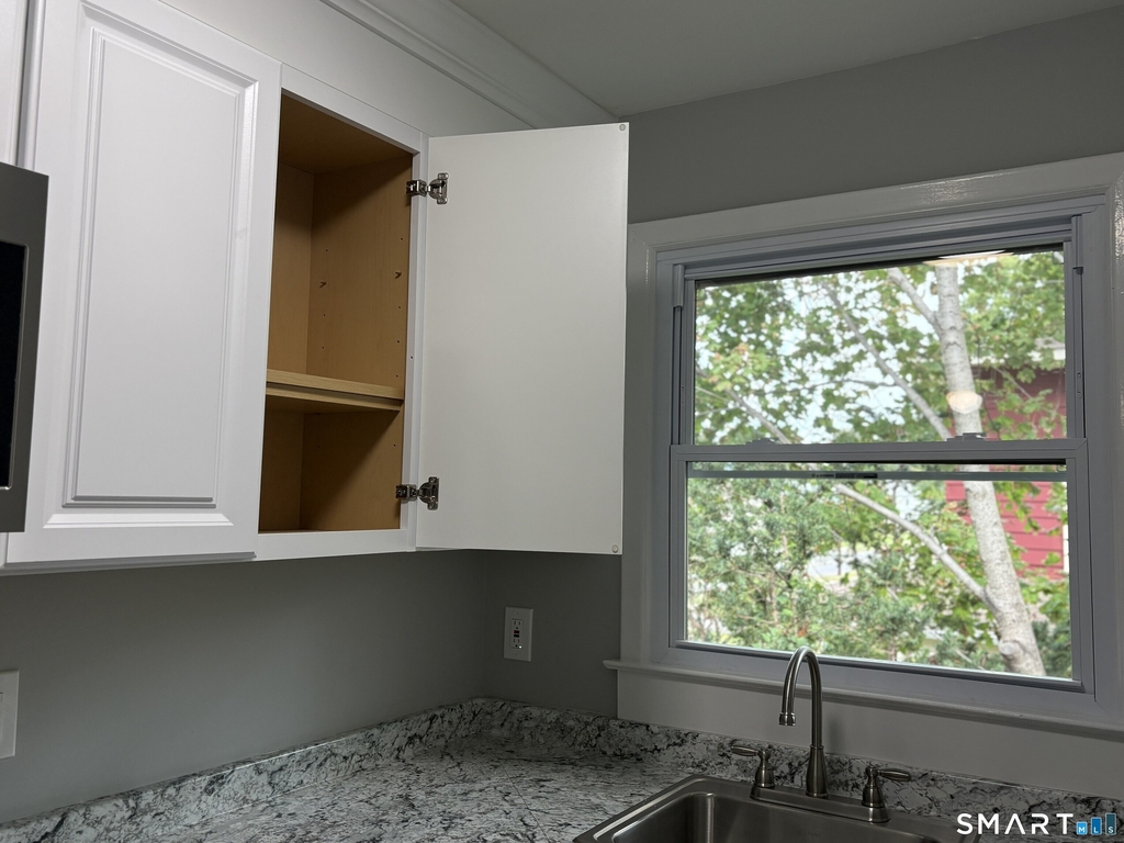 429 Thompson Avenue - Photo 7