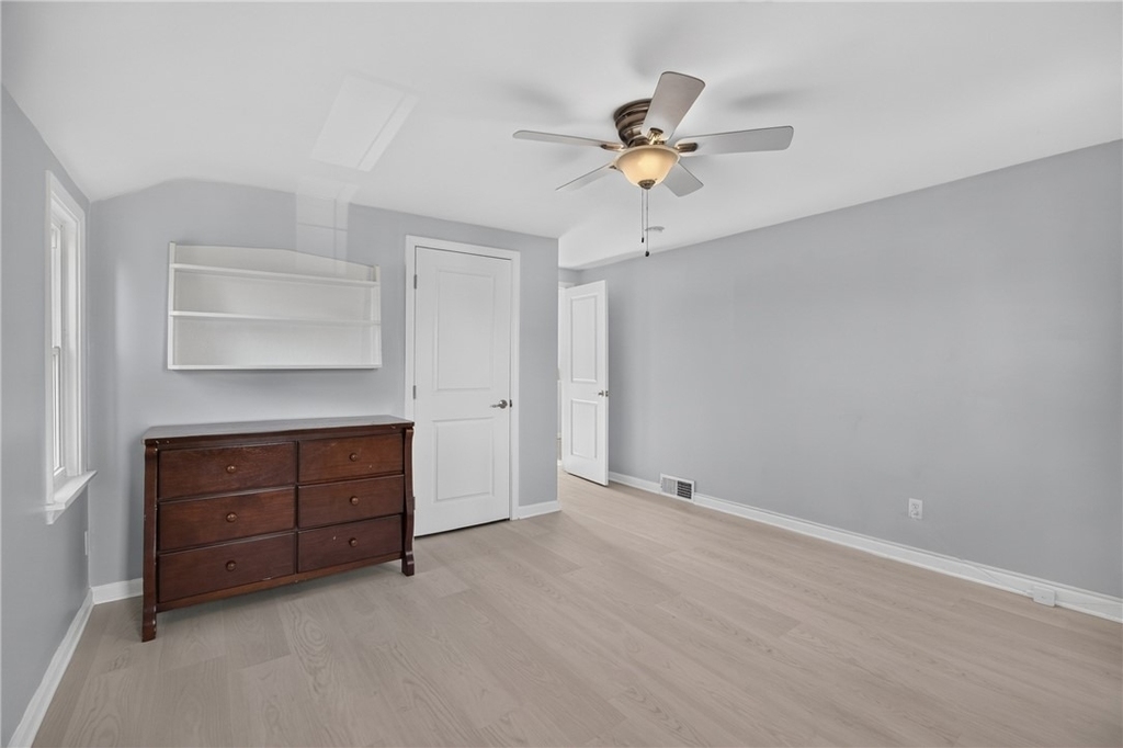 1542 Hawthorne St - Photo 24