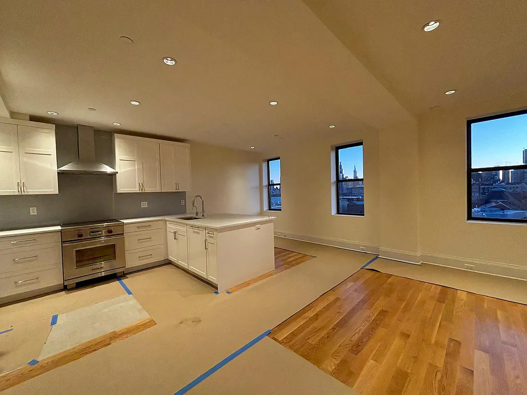 West 81st Street - Photo 8