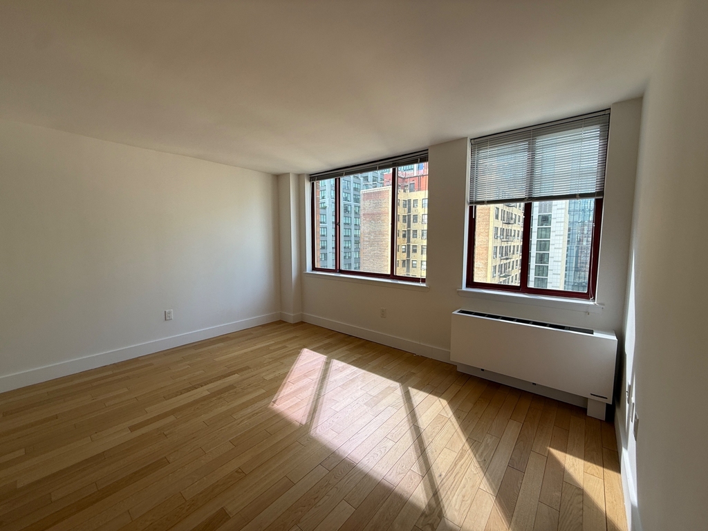 9th Ave &  West 35th Street - Photo 3