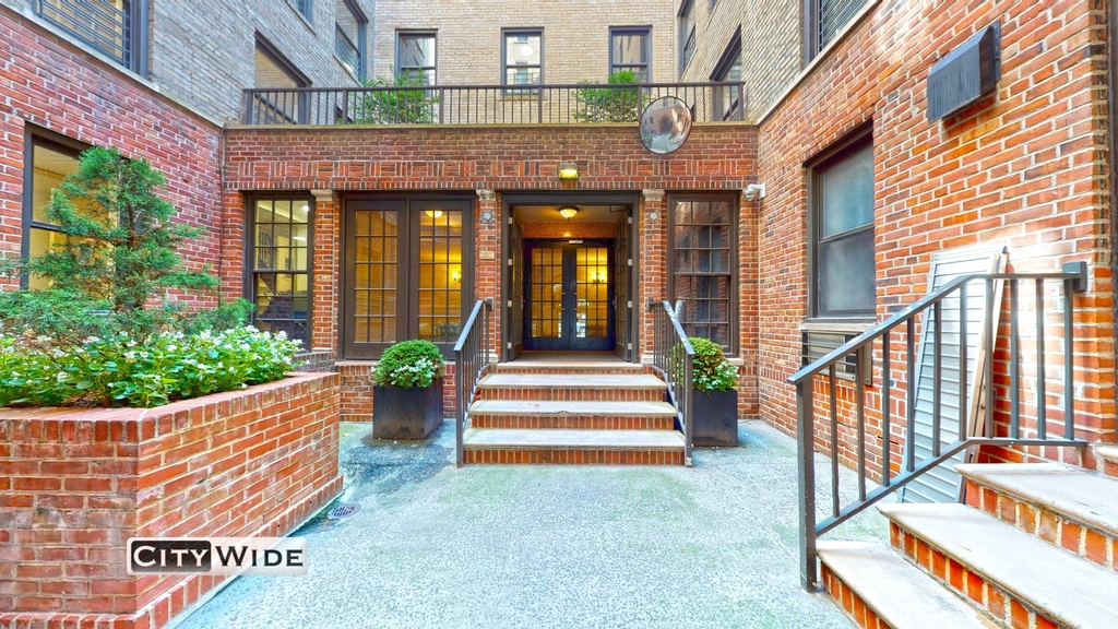 30 Charlton Street - Photo 4