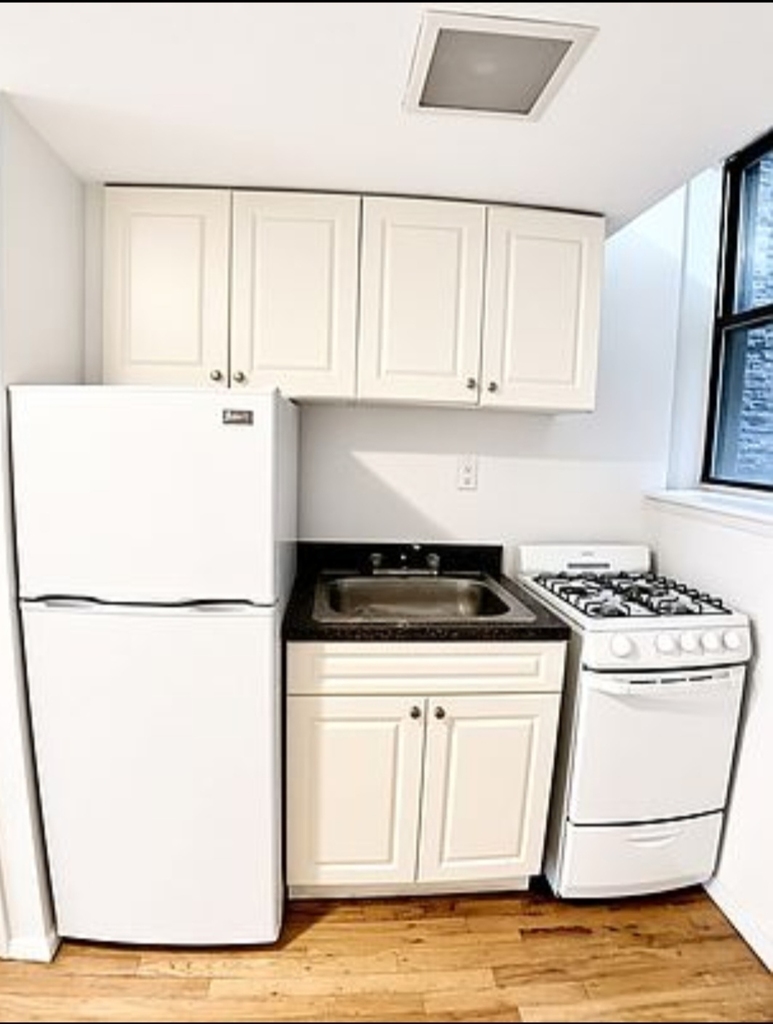 208 West 82nd Street - Photo 2