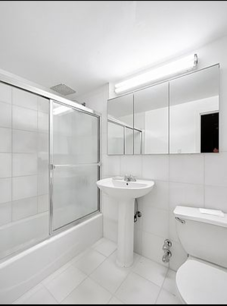 417 West 52nd Street - Photo 4