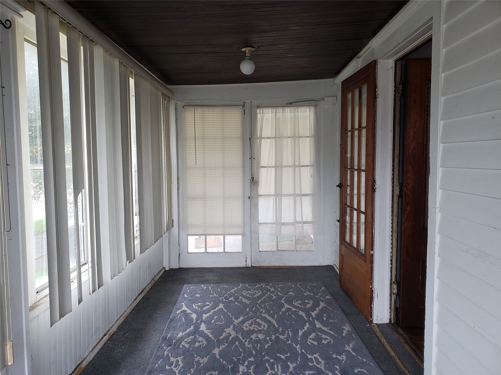 40 Griswold Street - Photo 2
