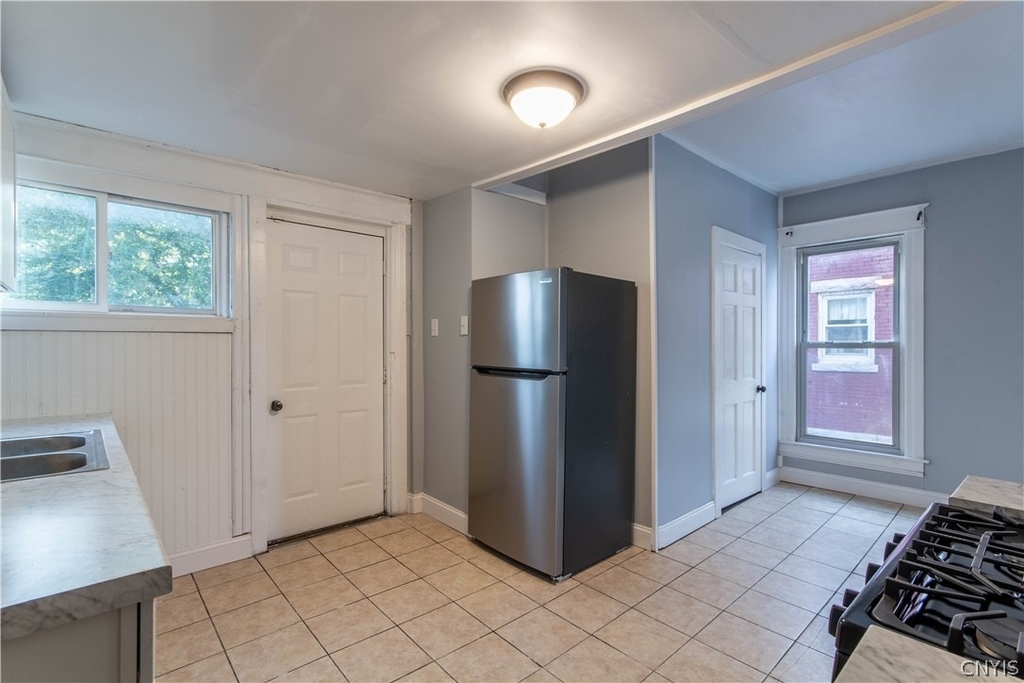 863 W Main Street - Photo 16
