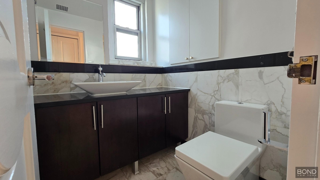 East 86th Street - Photo 16