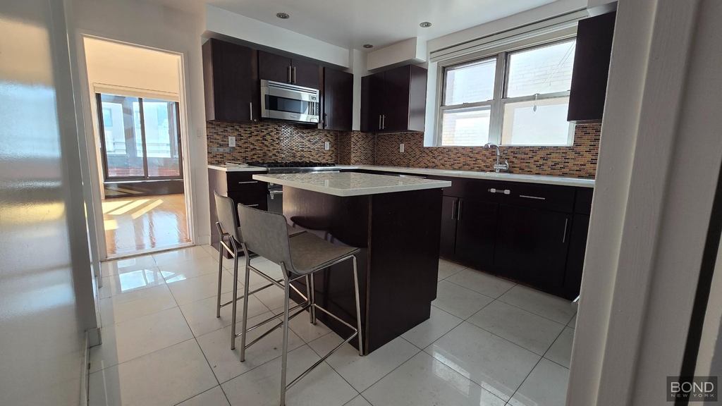 East 86th Street - Photo 9