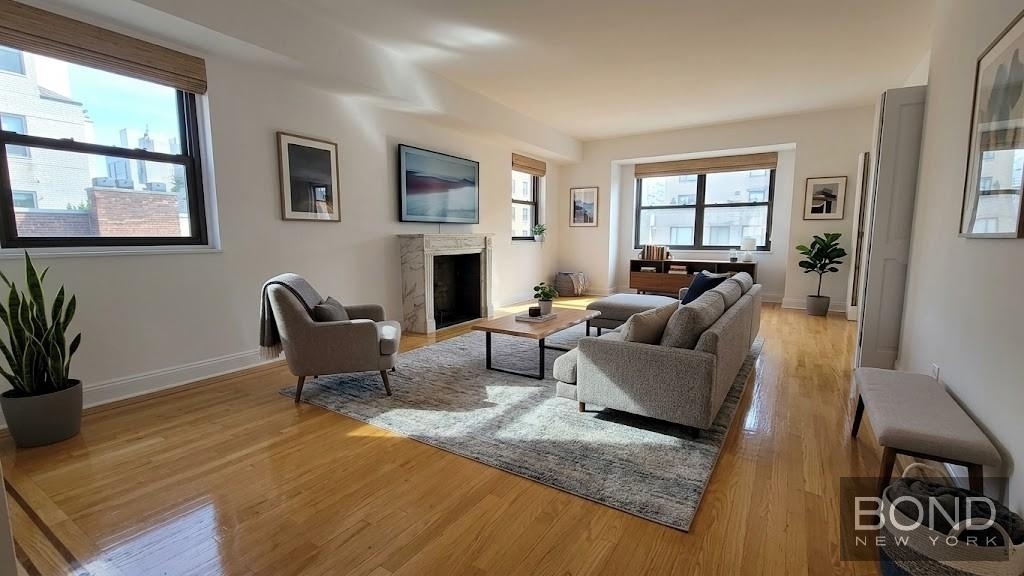East 86th Street - Photo 3