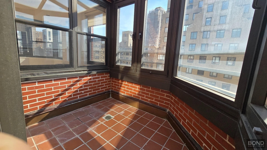 East 86th Street - Photo 2