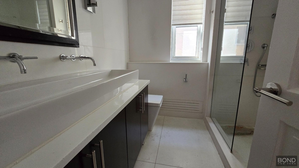 East 86th Street - Photo 12