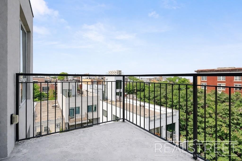105 Rogers Avenue - Photo 10