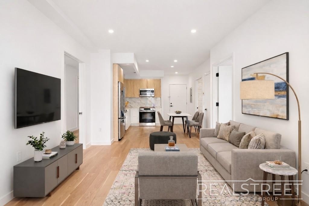 105 Rogers Avenue - Photo 1