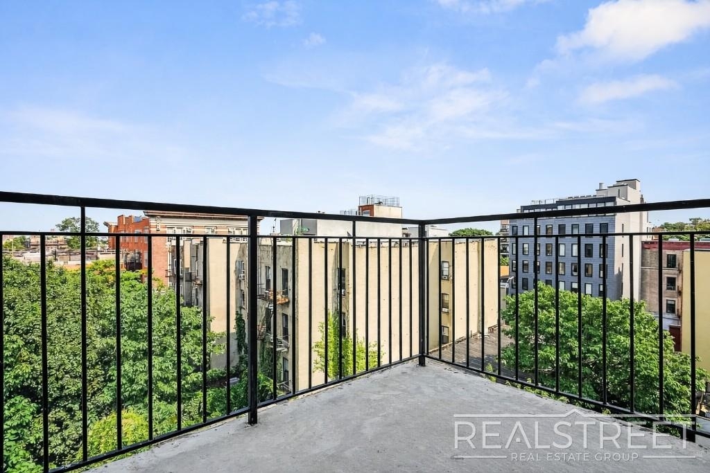 105 Rogers Avenue - Photo 7