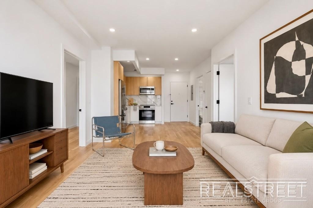 105 Rogers Avenue - Photo 3