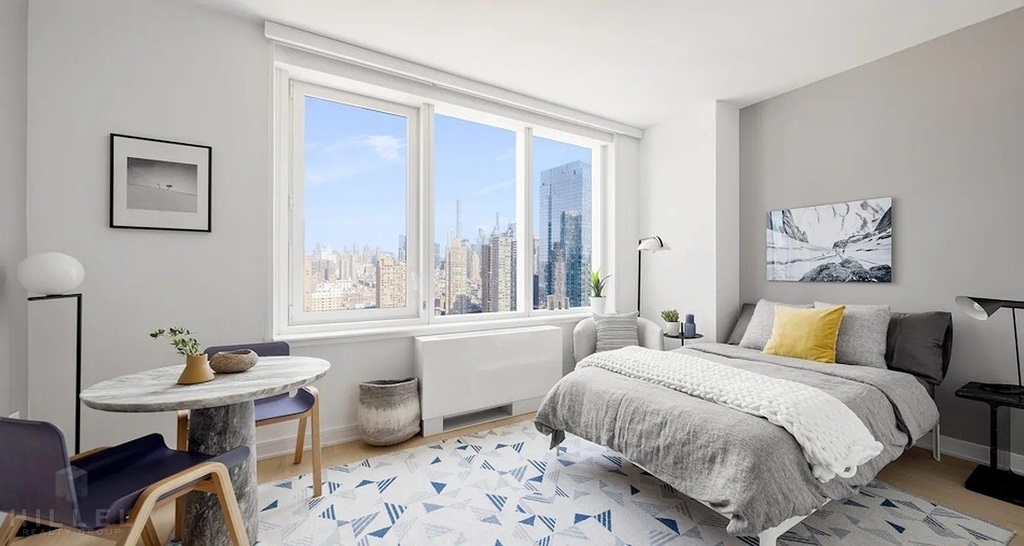 West 38th Street - Photo 3