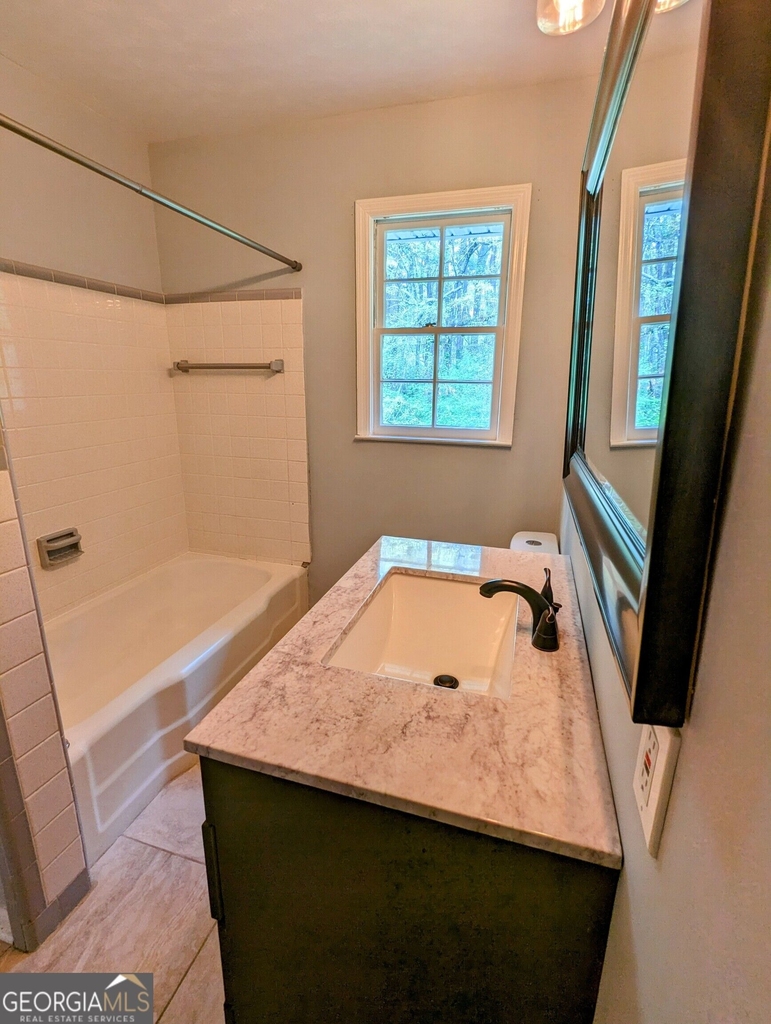 2035 Killian Hill Road - Photo 4