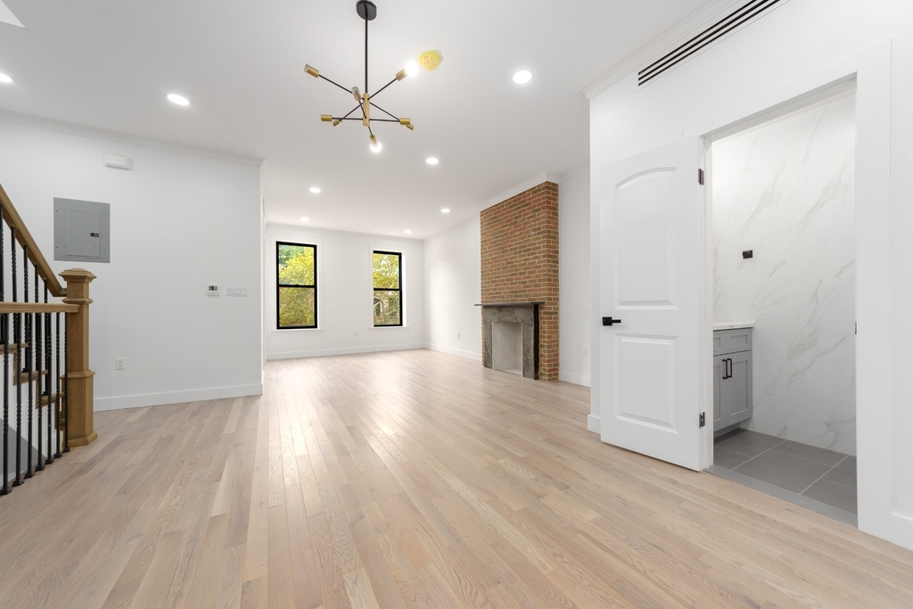 533 Madison Street - Photo 3