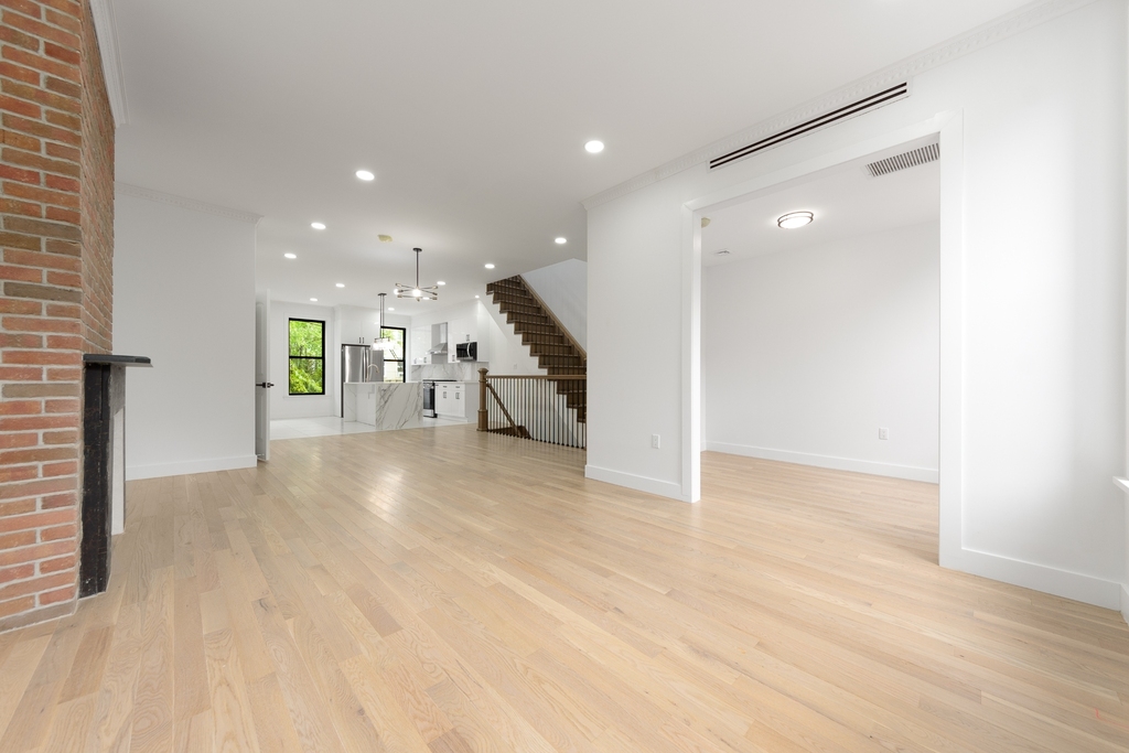 533 Madison Street - Photo 2