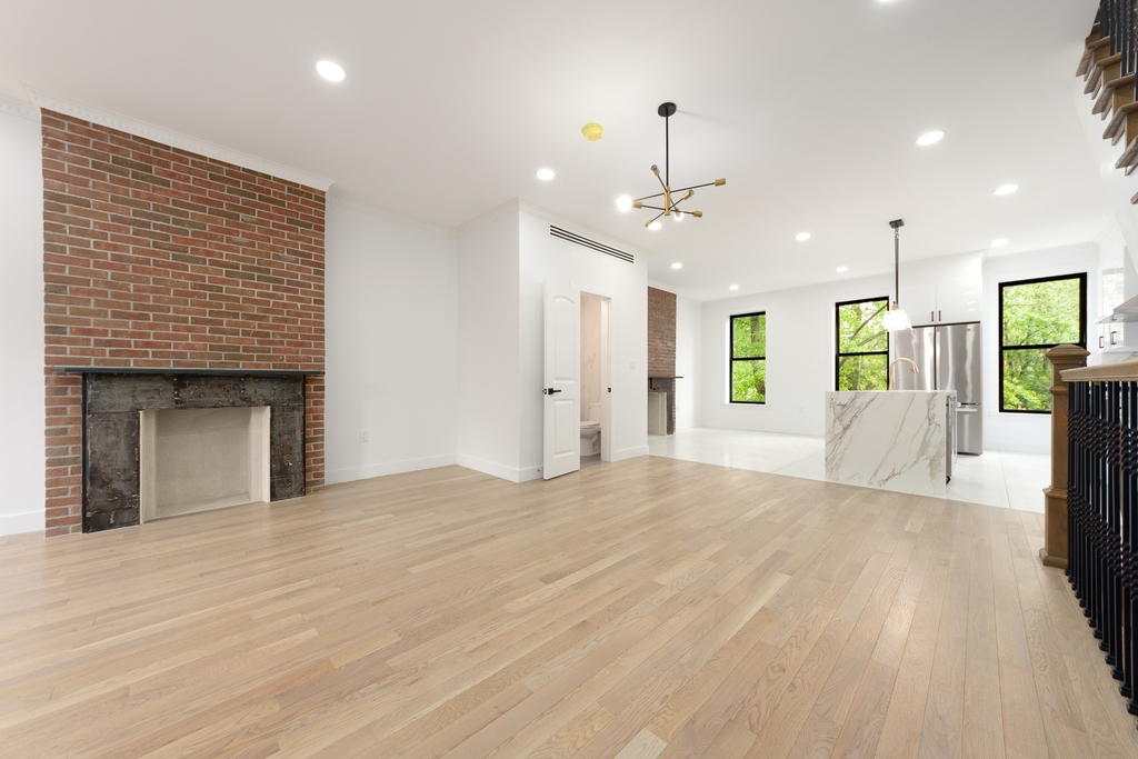 533 Madison Street - Photo 0